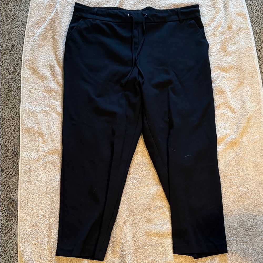 Jones & Co. Elastic drawstring women's pants.